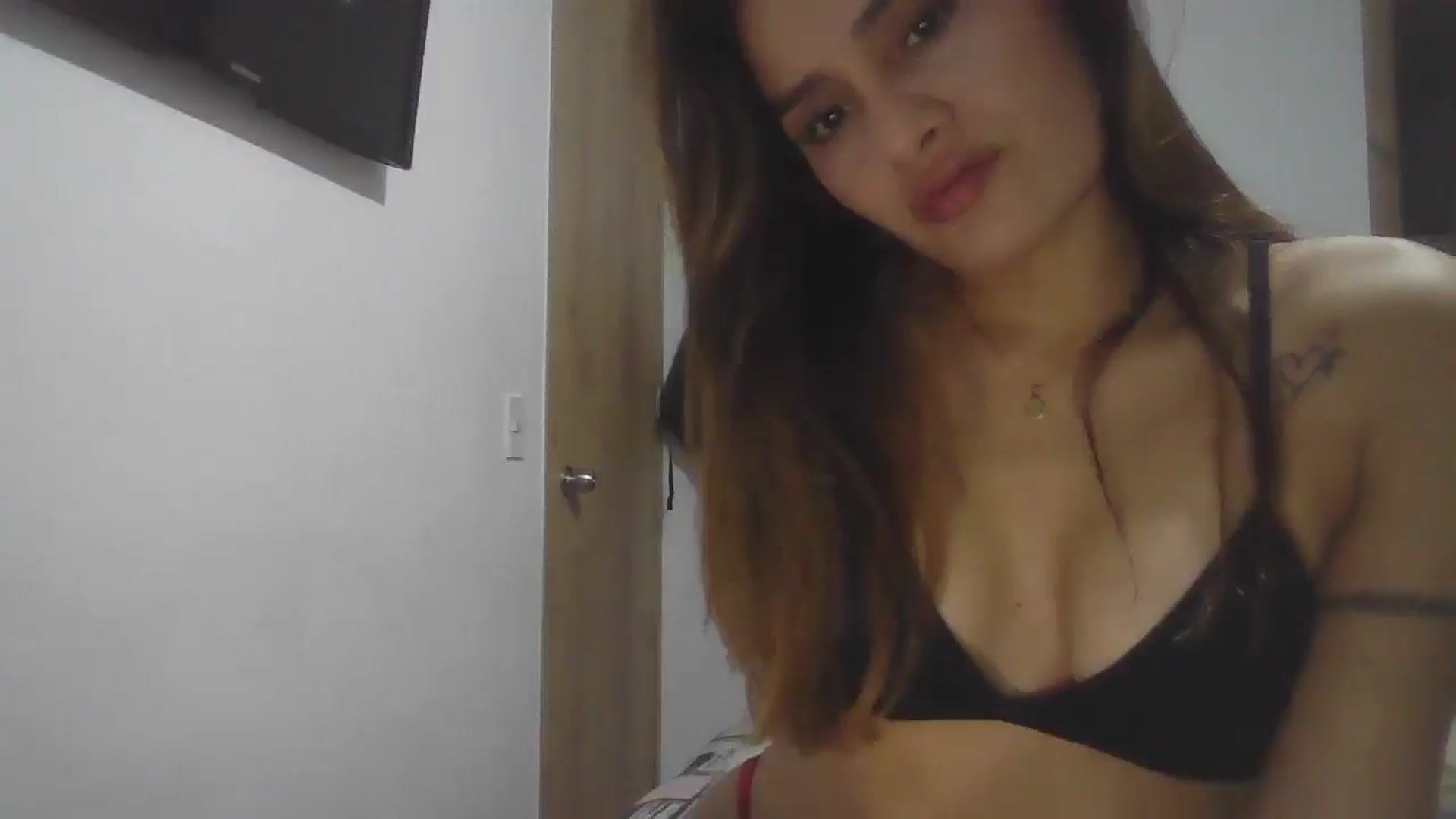 Gallery image thumbnail from nicollemiler's myfreecams stream on, 08/14/2024, 06:08 image 6 of 20