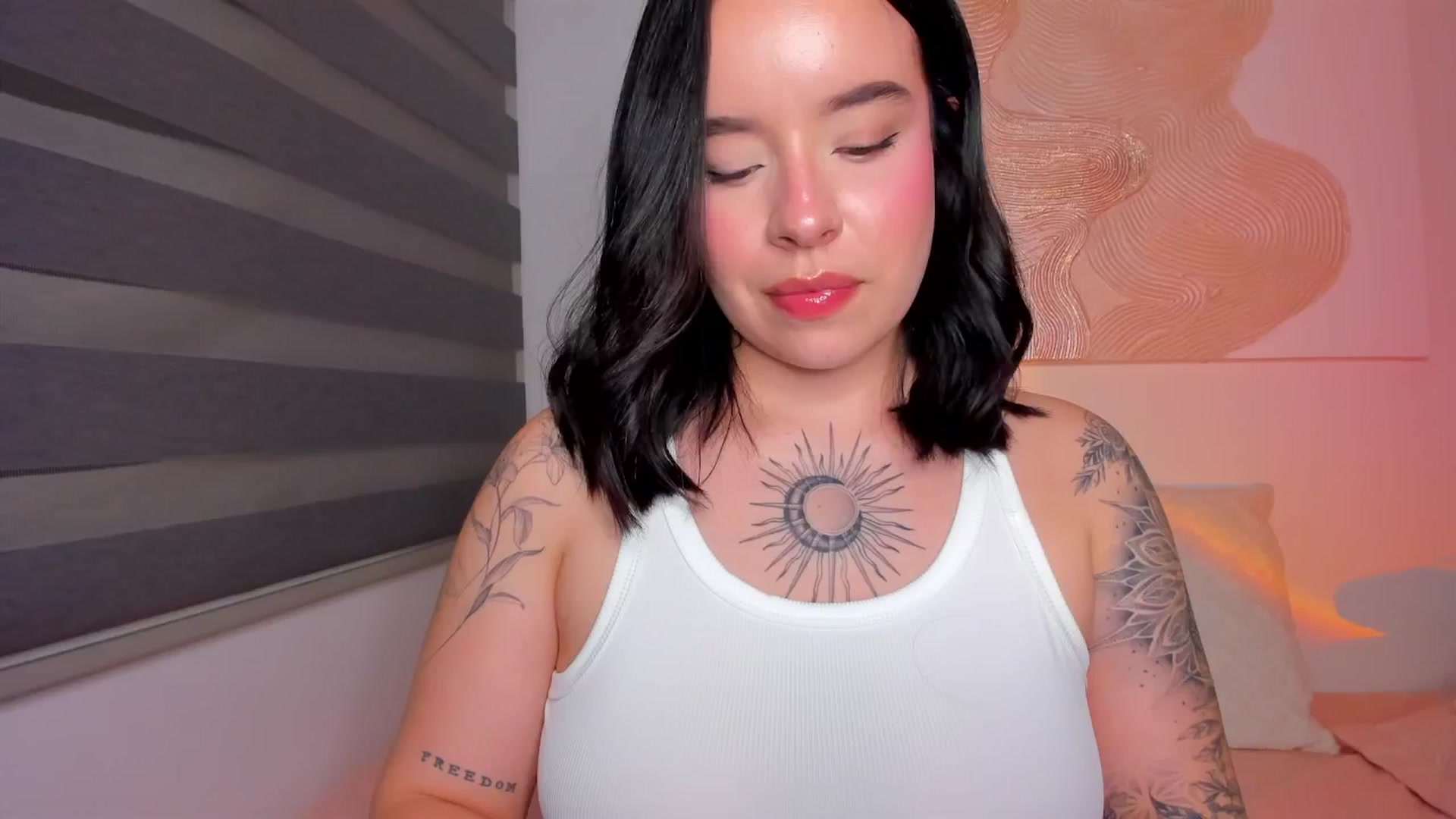 Gallery image thumbnail from nightlight___'s myfreecams stream on, 01/10/2026, 02:11 image 16 of 20