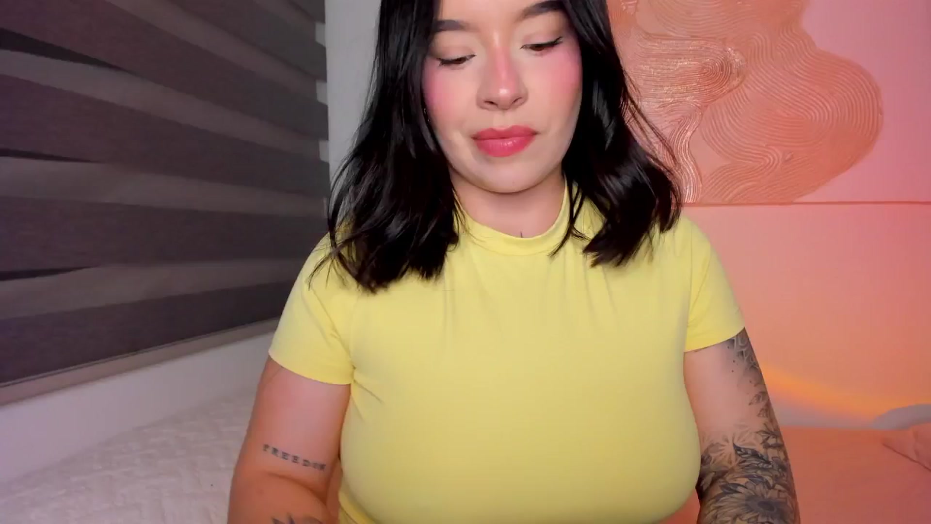 Gallery image thumbnail from nightlight___'s myfreecams stream on, 01/19/2026, 24:00 image 7 of 20
