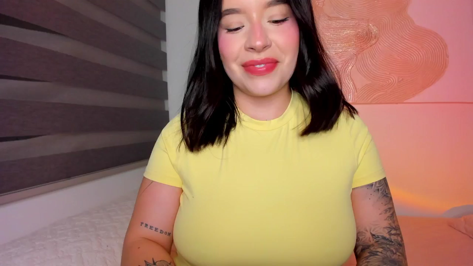 Gallery image thumbnail from nightlight___'s myfreecams stream on, 01/19/2026, 24:00 image 13 of 20