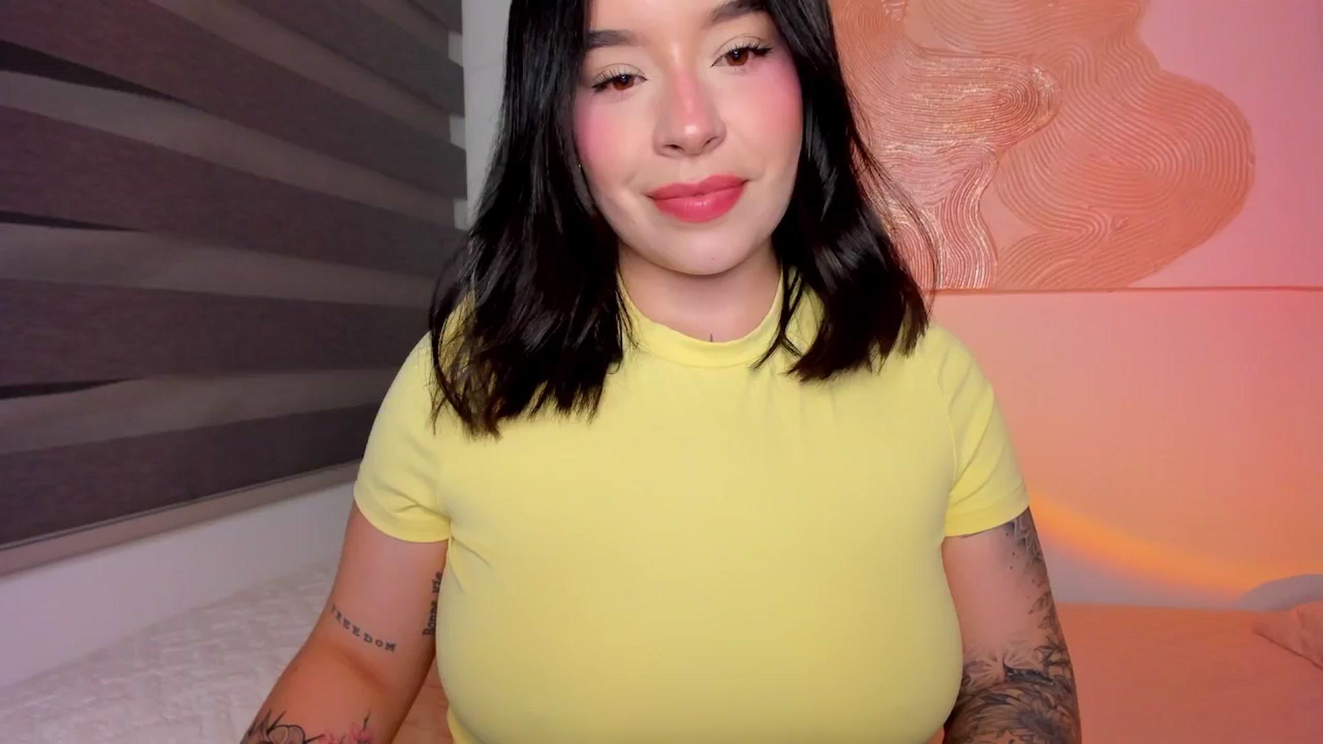 Gallery image thumbnail from nightlight___'s myfreecams stream on, 01/19/2026, 24:00 image 9 of 20