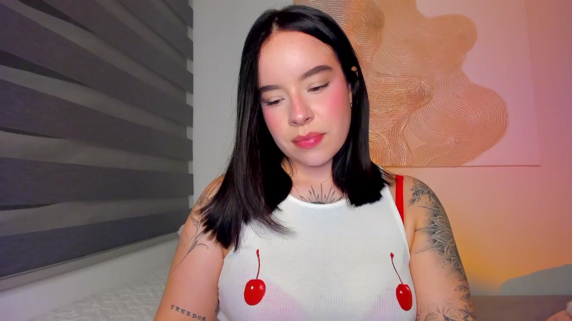 Gallery image thumbnail from nightlight___'s myfreecams stream on, 02/04/2026, 24:41 image 19 of 20
