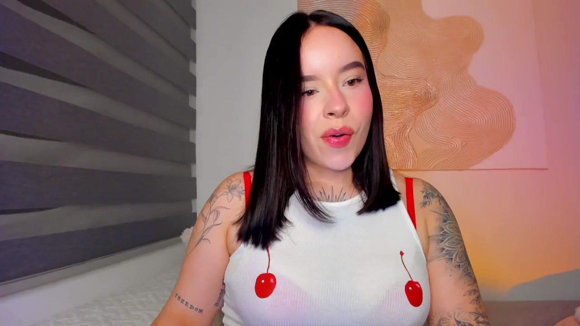 Gallery image thumbnail from nightlight___'s myfreecams stream on, 02/04/2026, 24:41 image 16 of 20