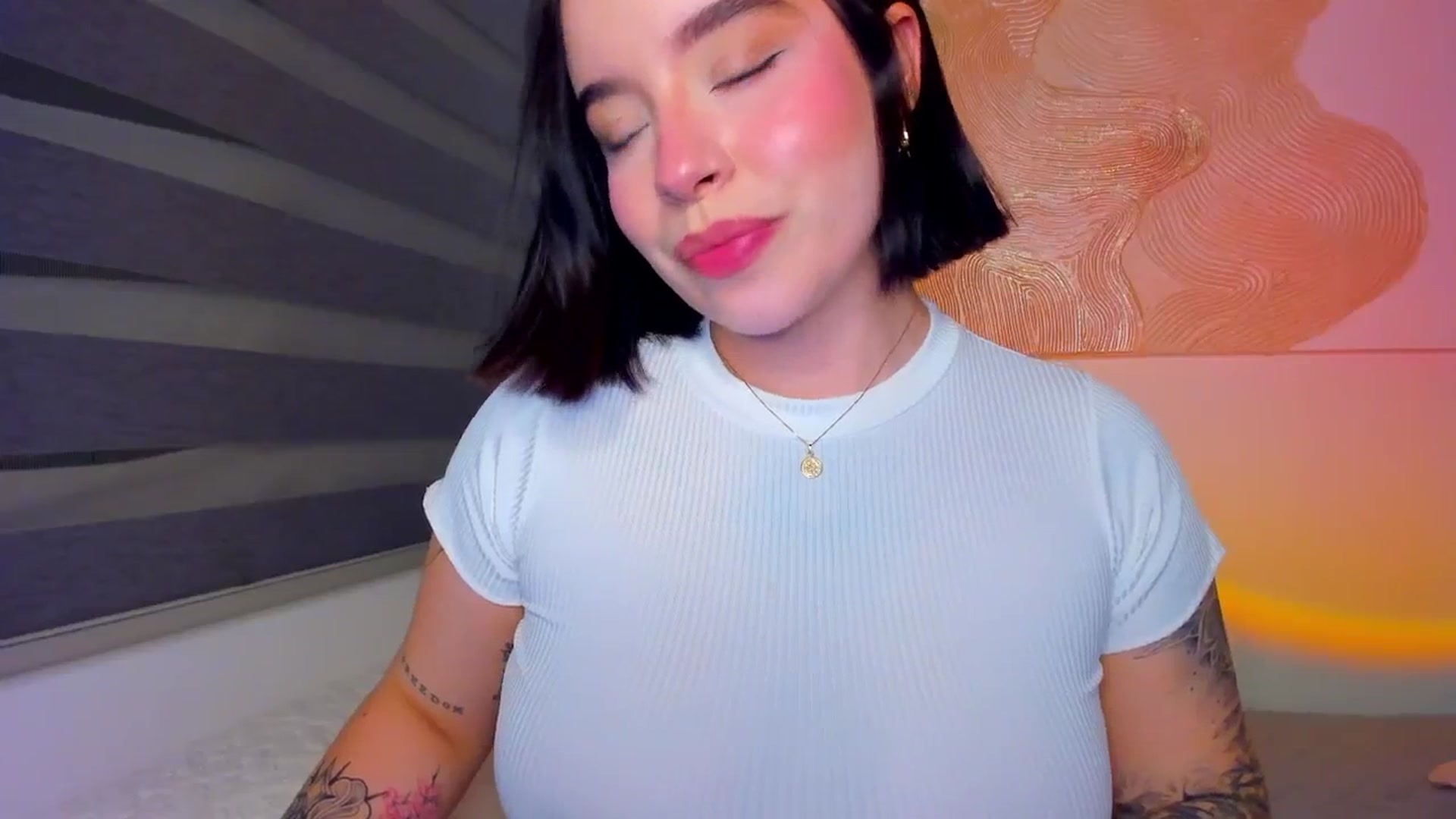 Gallery image thumbnail from nightlight___'s myfreecams stream on, 02/17/2026, 02:16 image 6 of 20