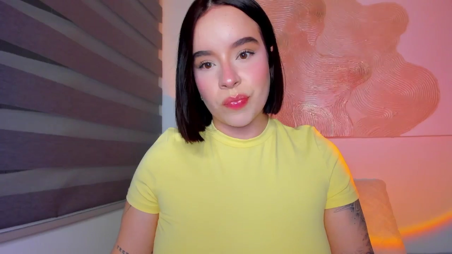 Gallery image thumbnail from nightlight___'s myfreecams stream on, 02/19/2026, 01:15 image 7 of 20