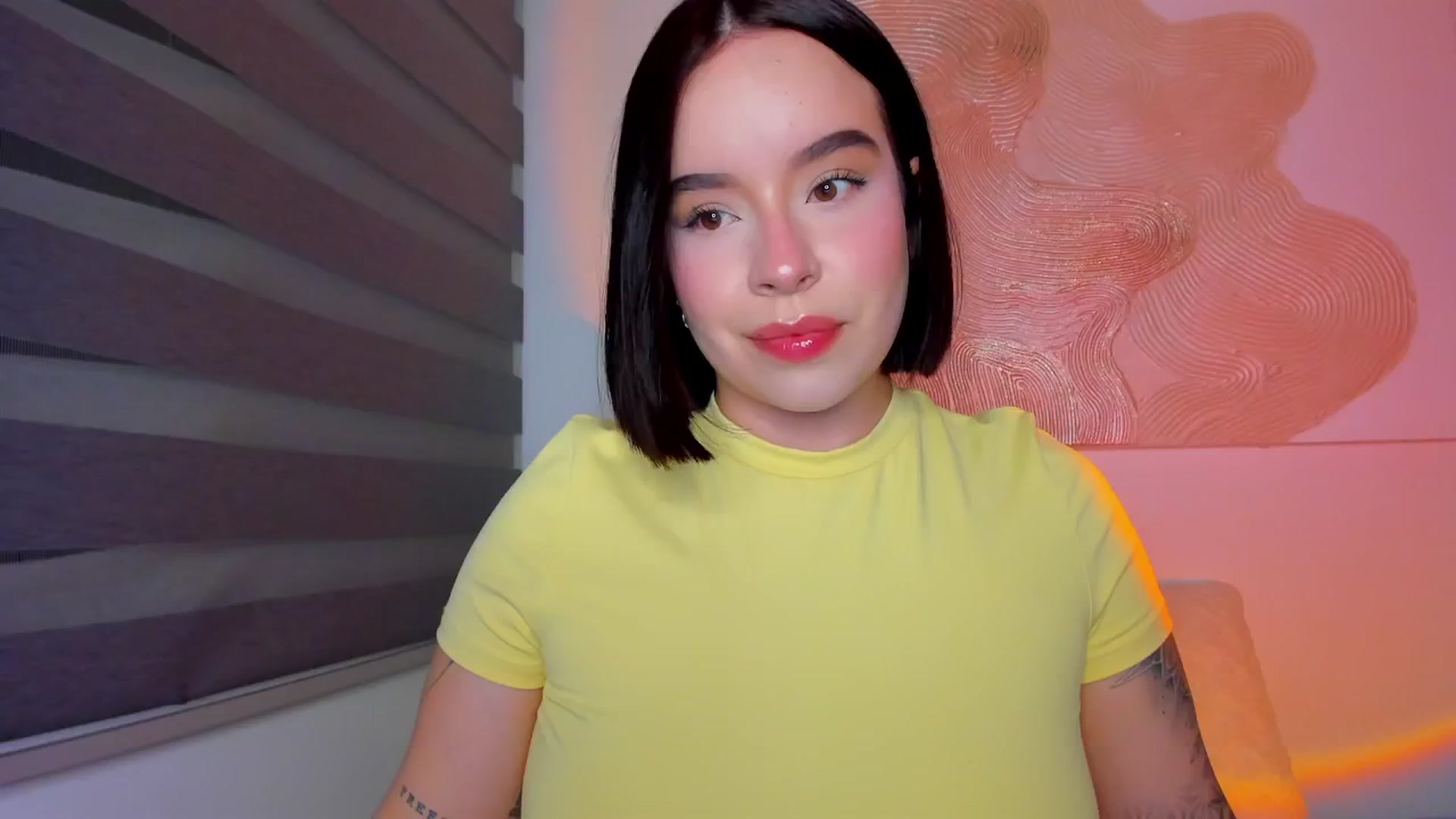 Gallery image thumbnail from nightlight___'s myfreecams stream on, 02/19/2026, 01:15 image 1 of 20