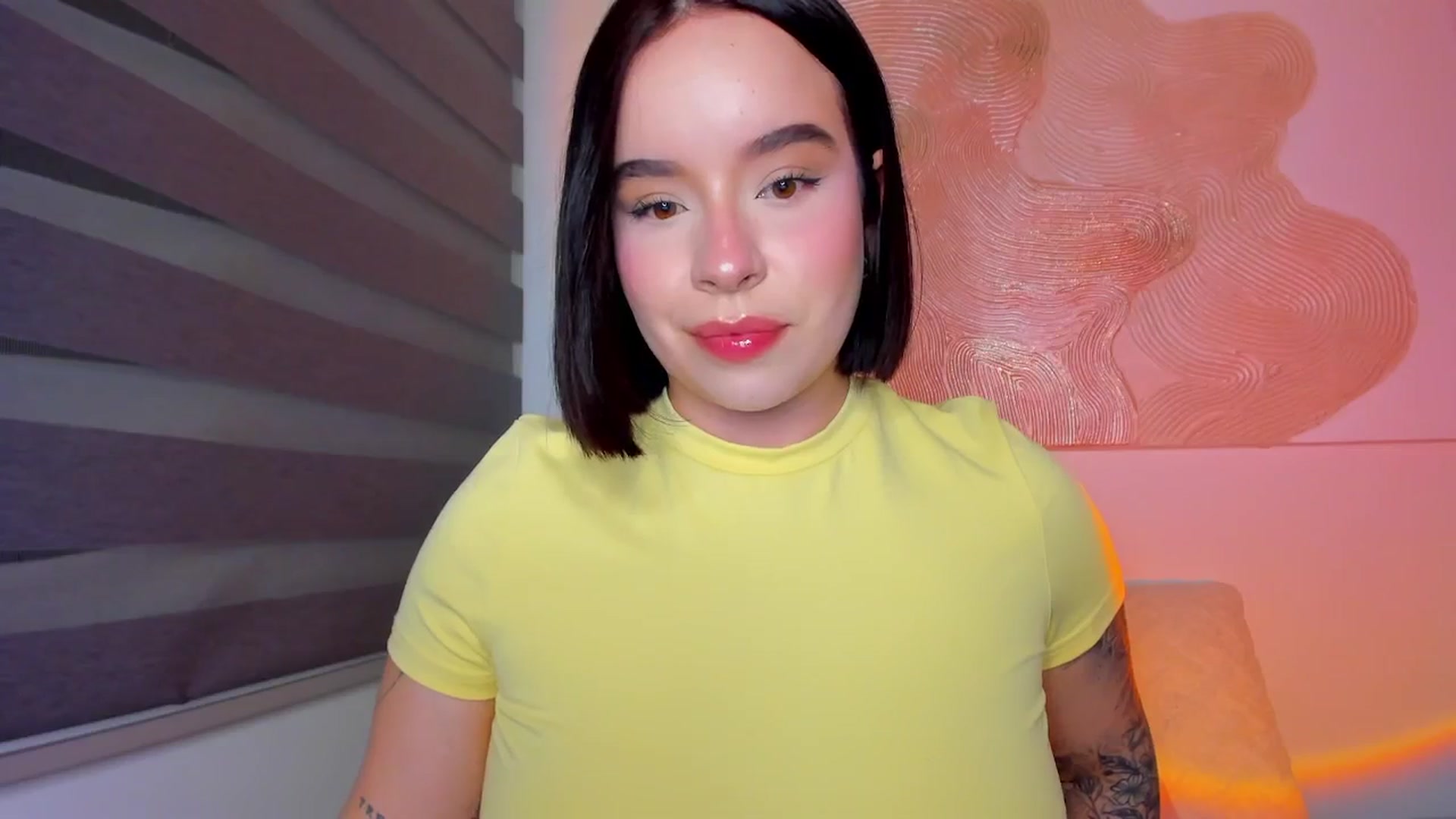 Gallery image thumbnail from nightlight___'s myfreecams stream on, 02/19/2026, 01:15 image 5 of 20