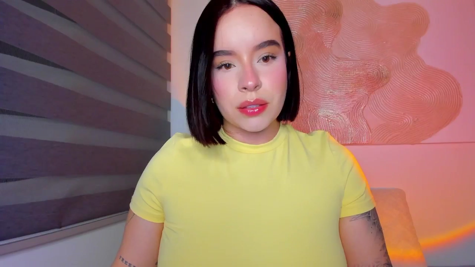 Gallery image thumbnail from nightlight___'s myfreecams stream on, 02/19/2026, 01:15 image 6 of 20