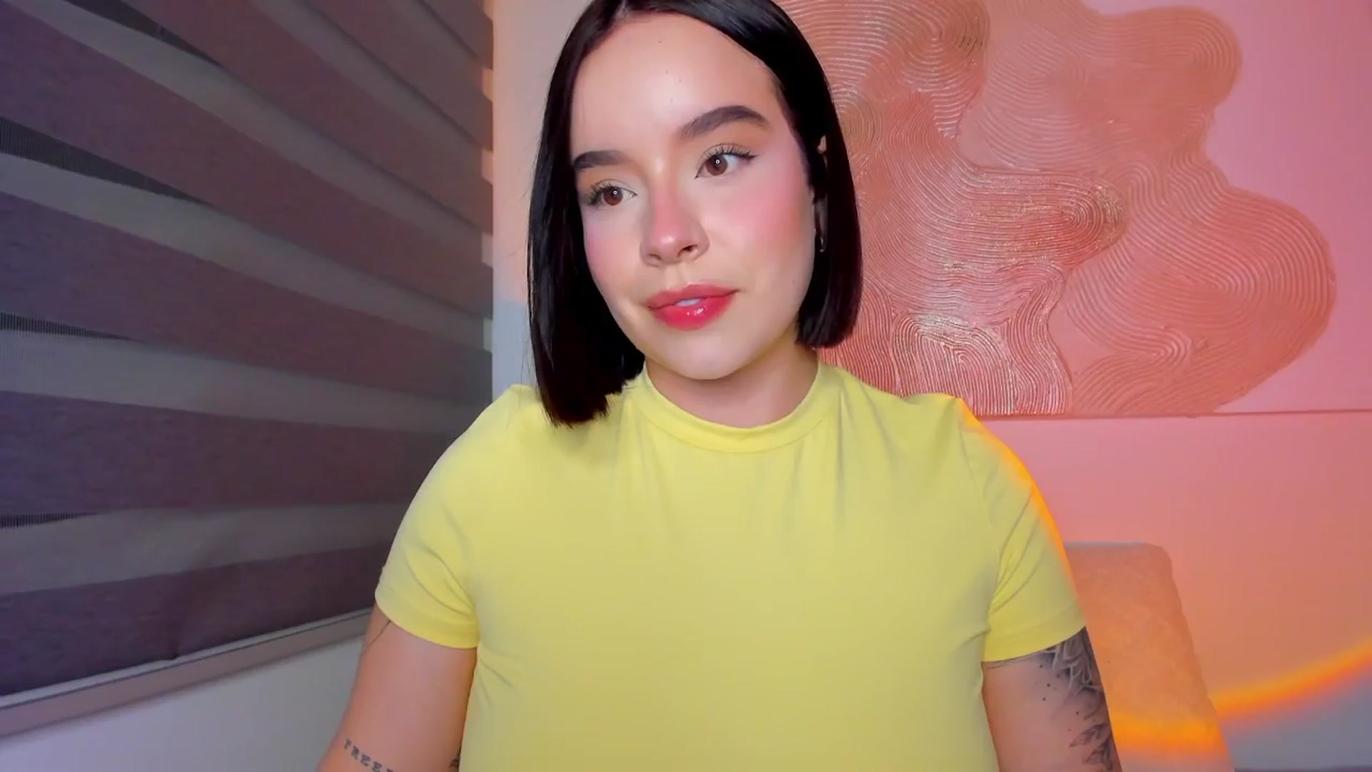 Gallery image thumbnail from nightlight___'s myfreecams stream on, 02/19/2026, 01:15 image 11 of 20
