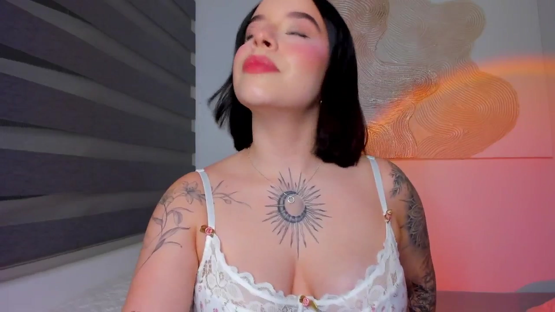 Gallery image thumbnail from nightlight___'s myfreecams stream on, 02/26/2026, 01:40 image 11 of 20