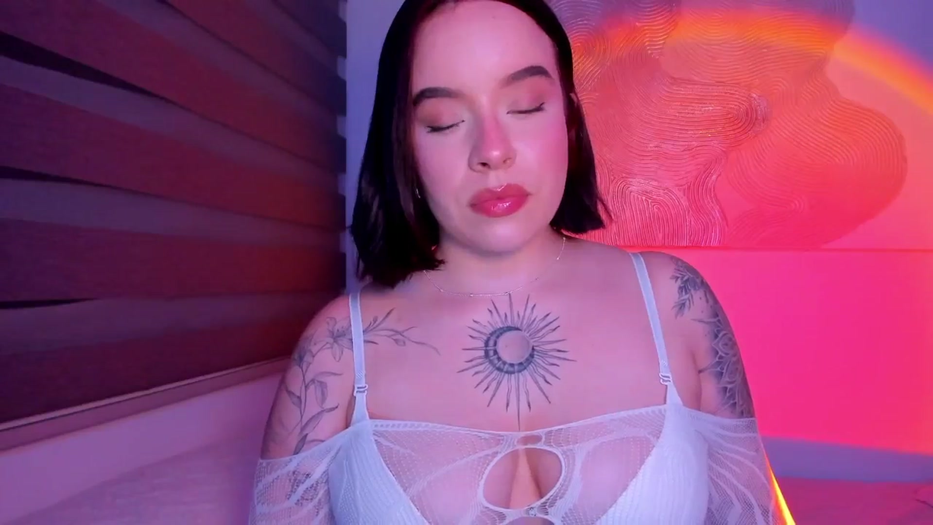 Gallery image thumbnail from nightlight___'s myfreecams stream on, 03/18/2026, 24:32 image 12 of 20