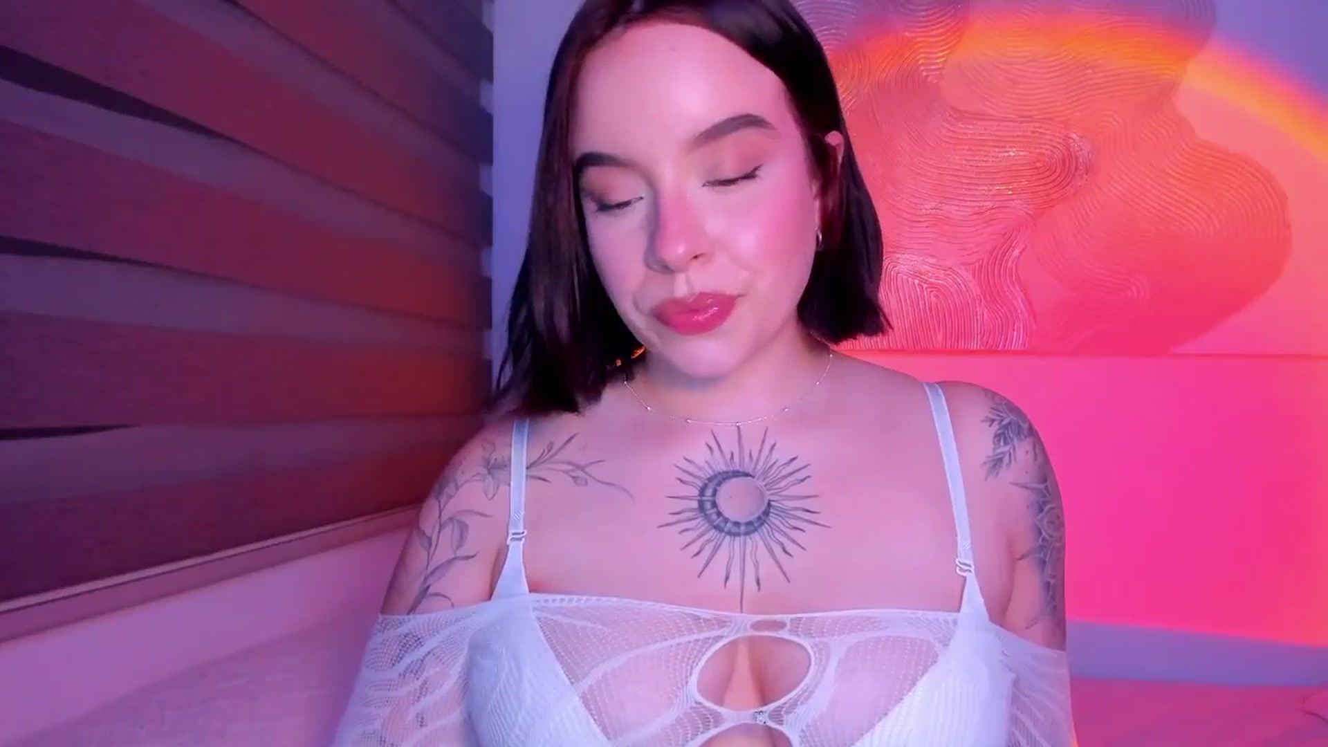 Gallery image thumbnail from nightlight___'s myfreecams stream on, 03/18/2026, 24:32 image 9 of 20