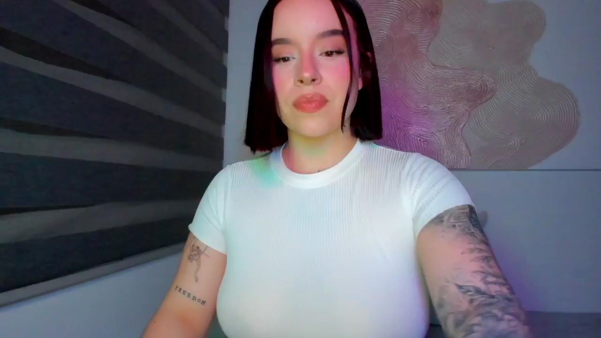 Gallery image thumbnail from nightlight___'s myfreecams stream on, 03/26/2026, 02:32 image 2 of 20