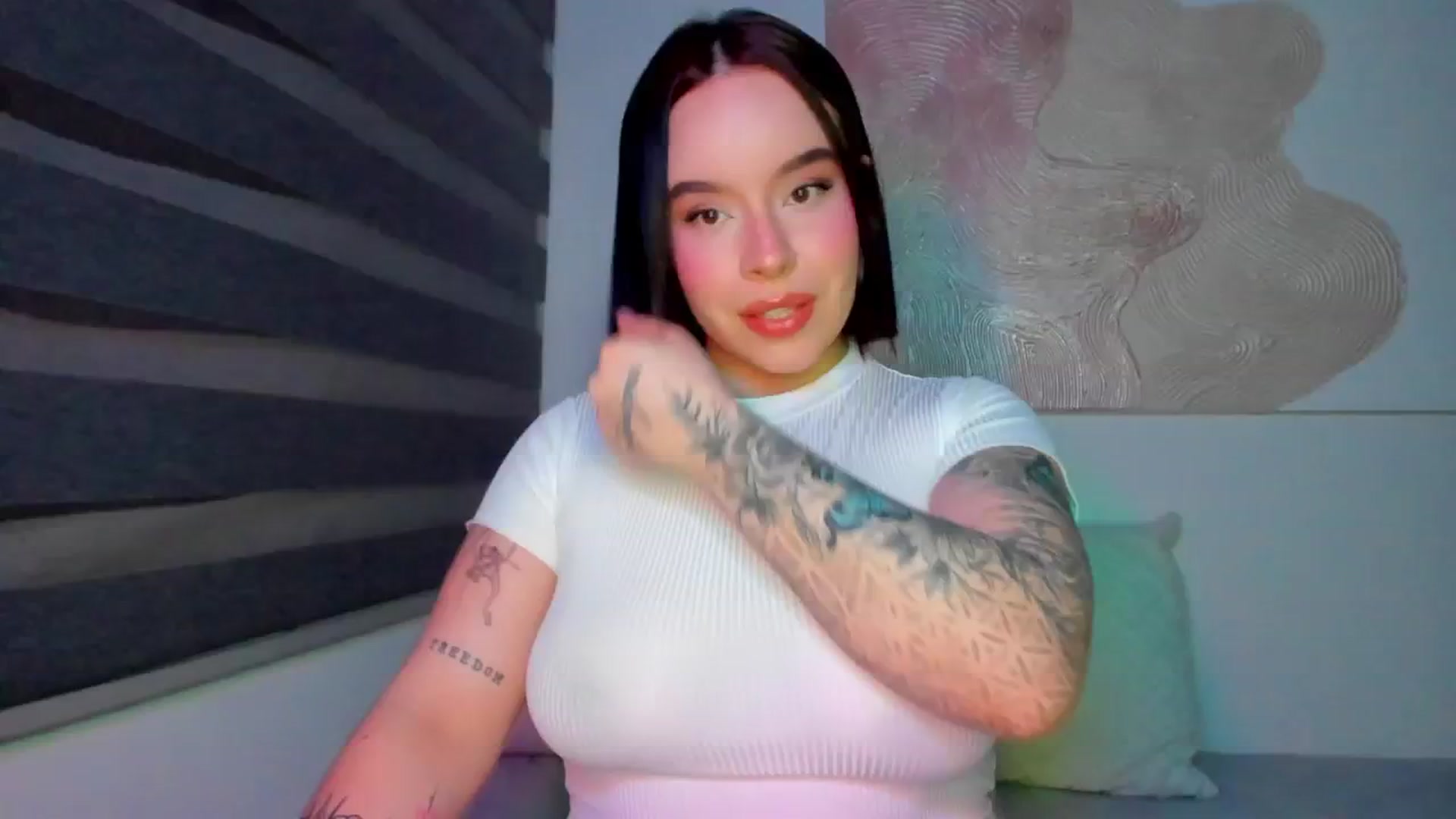 Gallery image thumbnail from nightlight___'s myfreecams stream on, 03/26/2026, 02:32 image 1 of 20