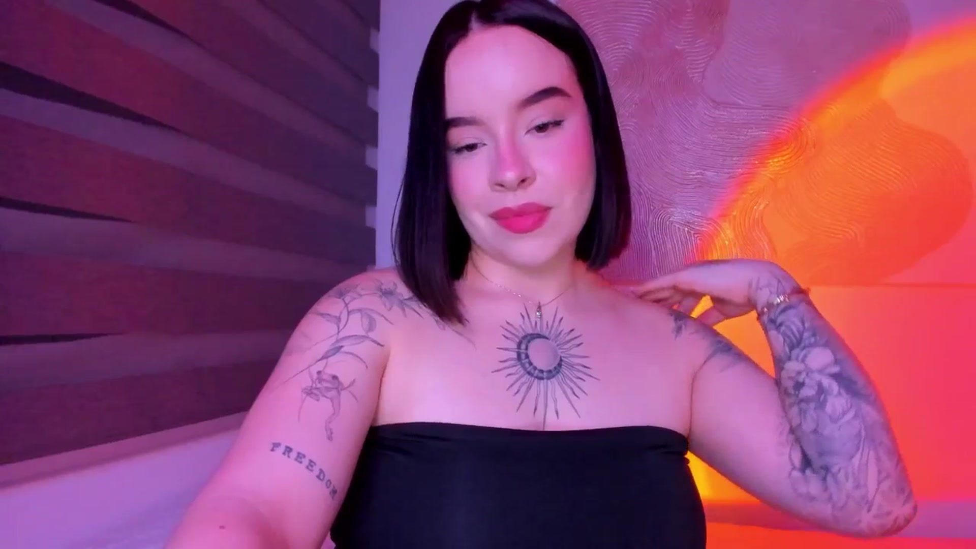 Gallery image thumbnail from nightlight___'s myfreecams stream on, 04/10/2026, 24:38 image 15 of 20