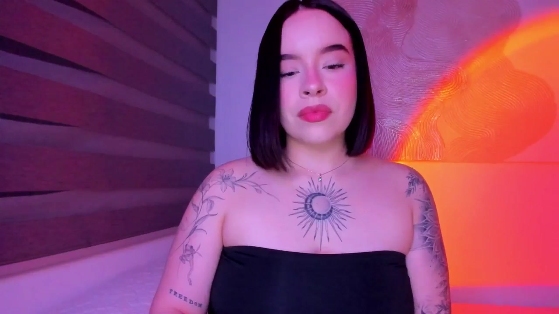 Gallery image thumbnail from nightlight___'s myfreecams stream on, 04/10/2026, 24:38 image 19 of 20