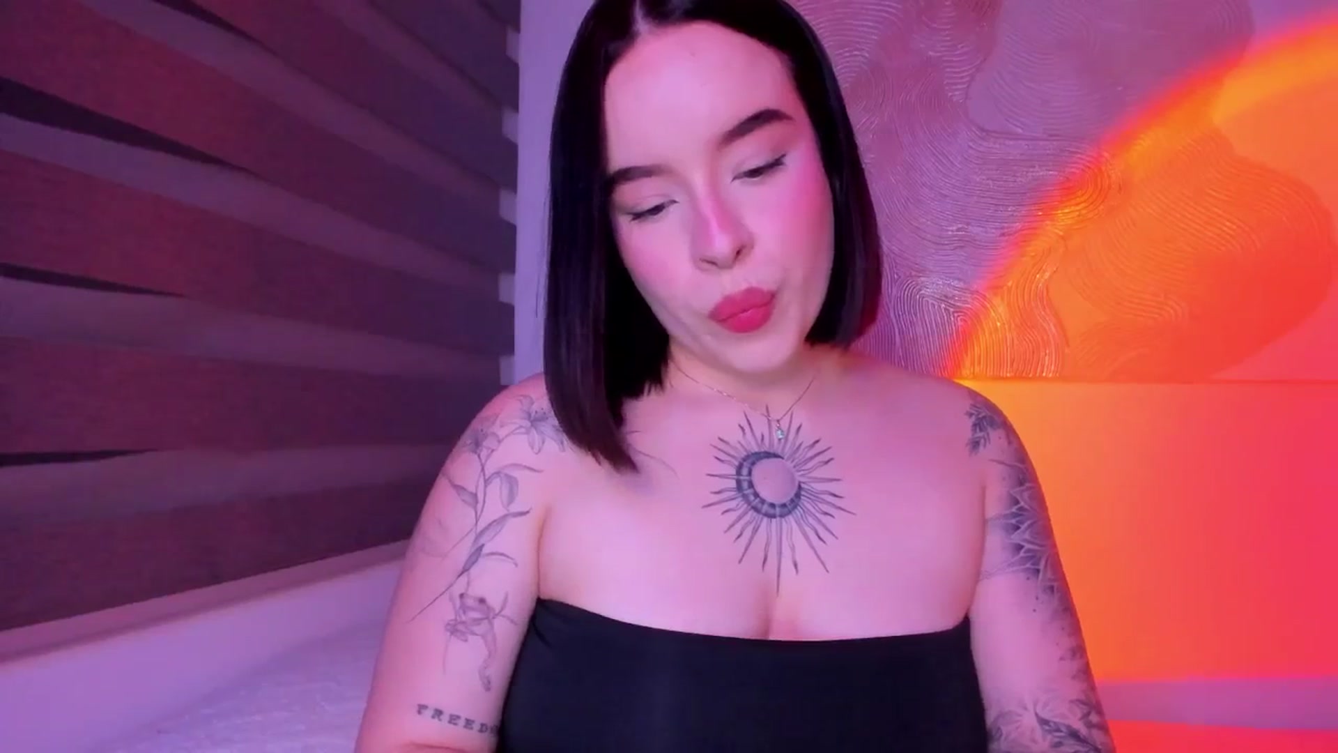 Gallery image thumbnail from nightlight___'s myfreecams stream on, 04/10/2026, 24:38 image 6 of 20