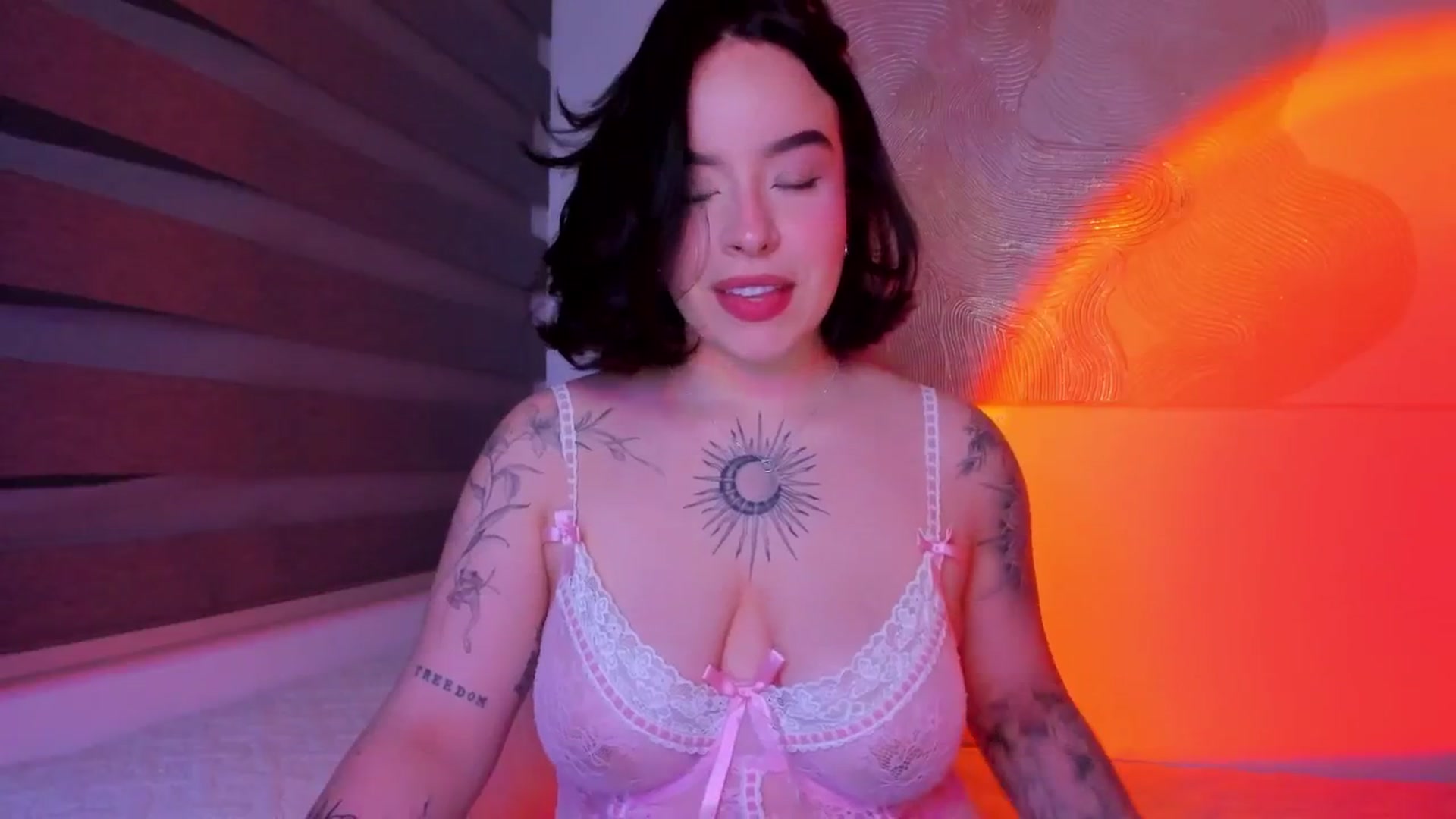 Gallery image thumbnail from nightlight___'s myfreecams stream on, 04/17/2026, 02:21 image 4 of 20