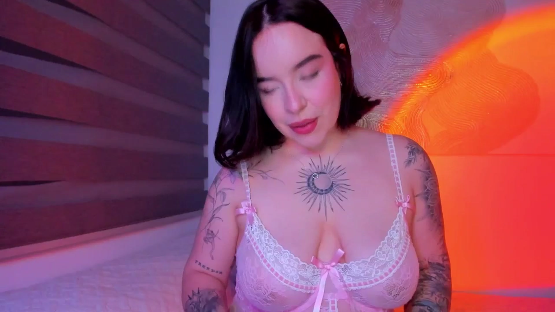 Gallery image thumbnail from nightlight___'s myfreecams stream on, 04/17/2026, 02:21 image 5 of 20