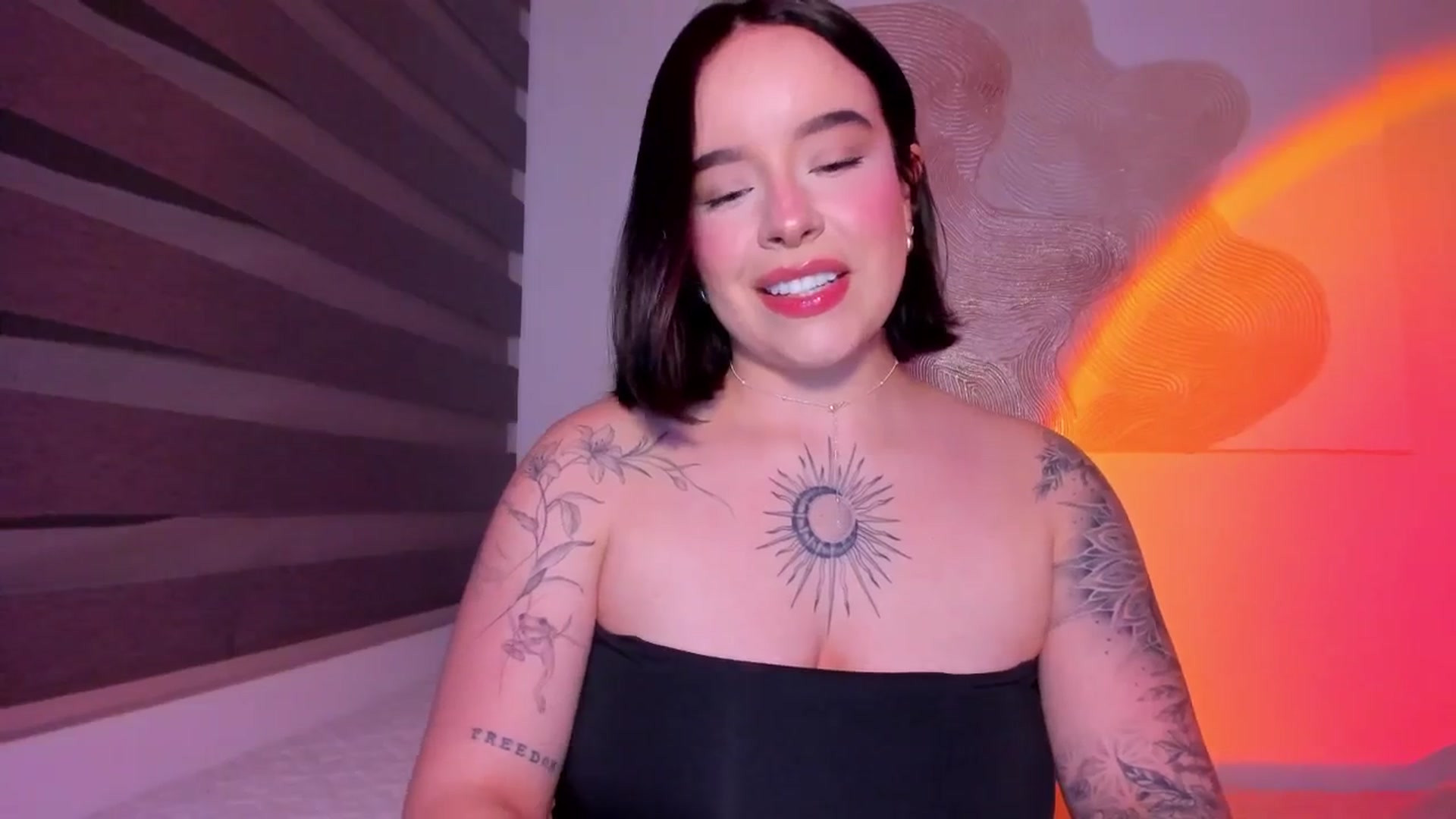 Gallery image thumbnail from nightlight___'s myfreecams stream on, 04/18/2026, 01:35 image 7 of 20