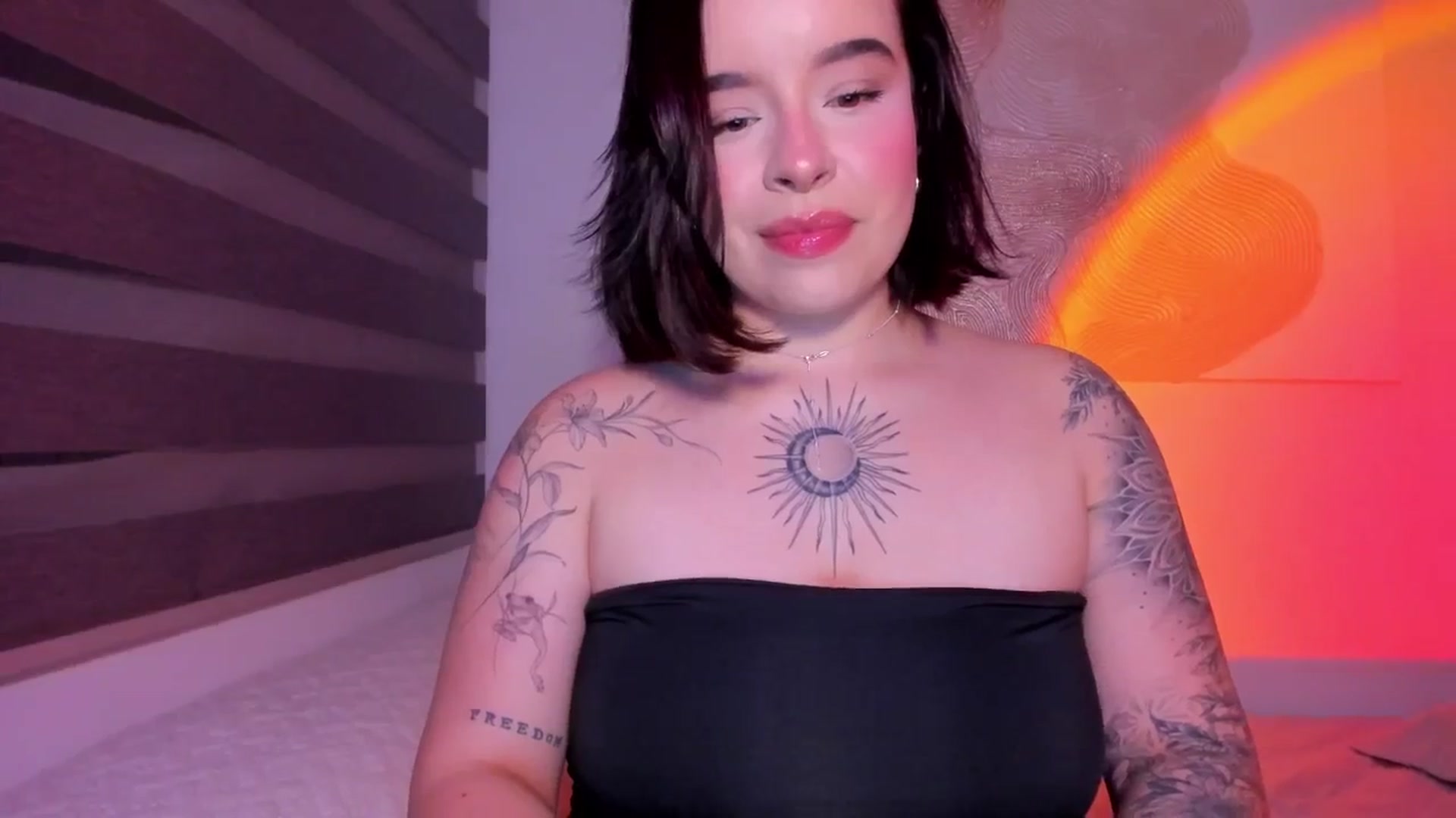 Gallery image thumbnail from nightlight___'s myfreecams stream on, 04/18/2026, 01:35 image 15 of 20