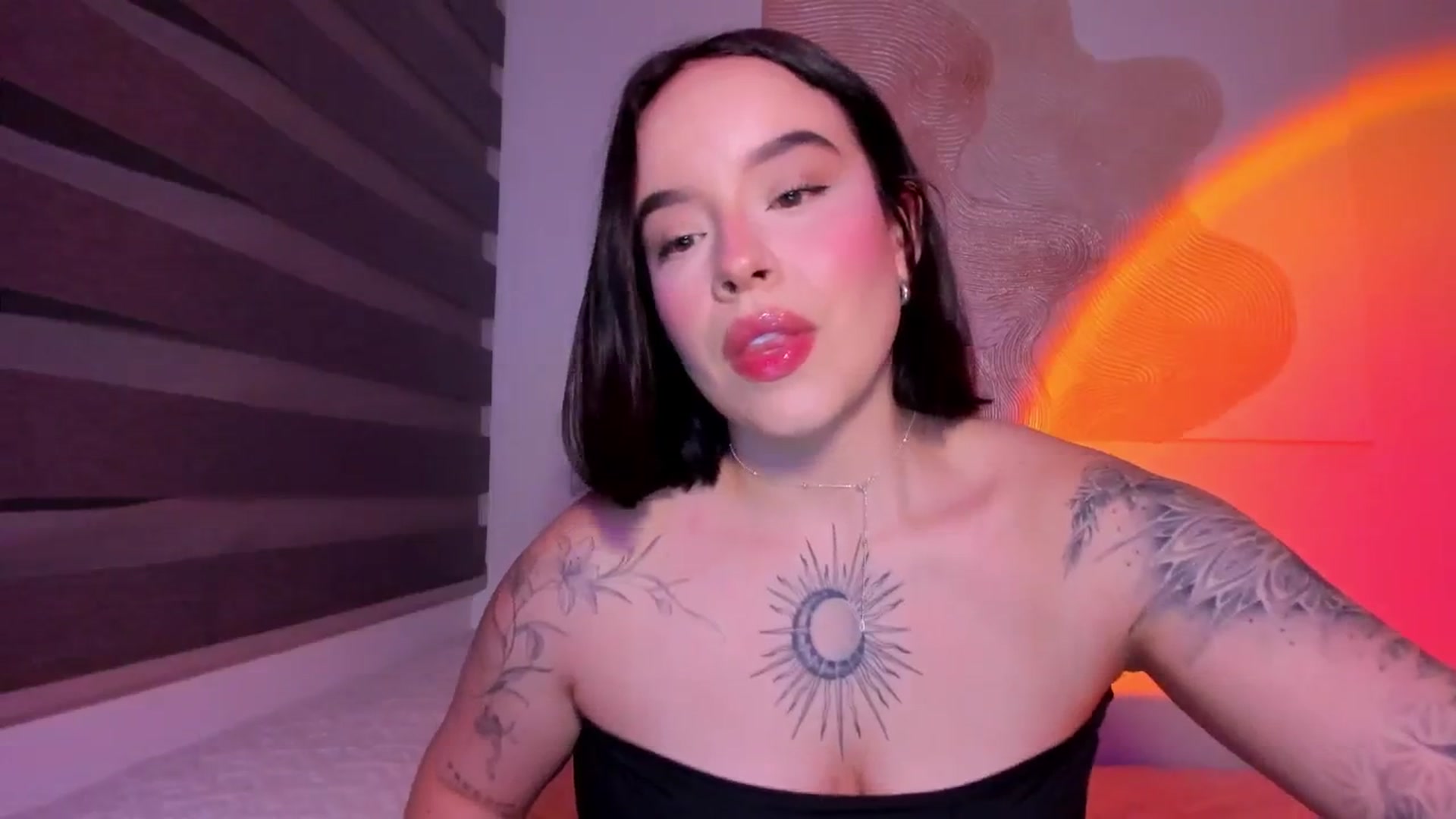Gallery image thumbnail from nightlight___'s myfreecams stream on, 04/18/2026, 01:35 image 12 of 20