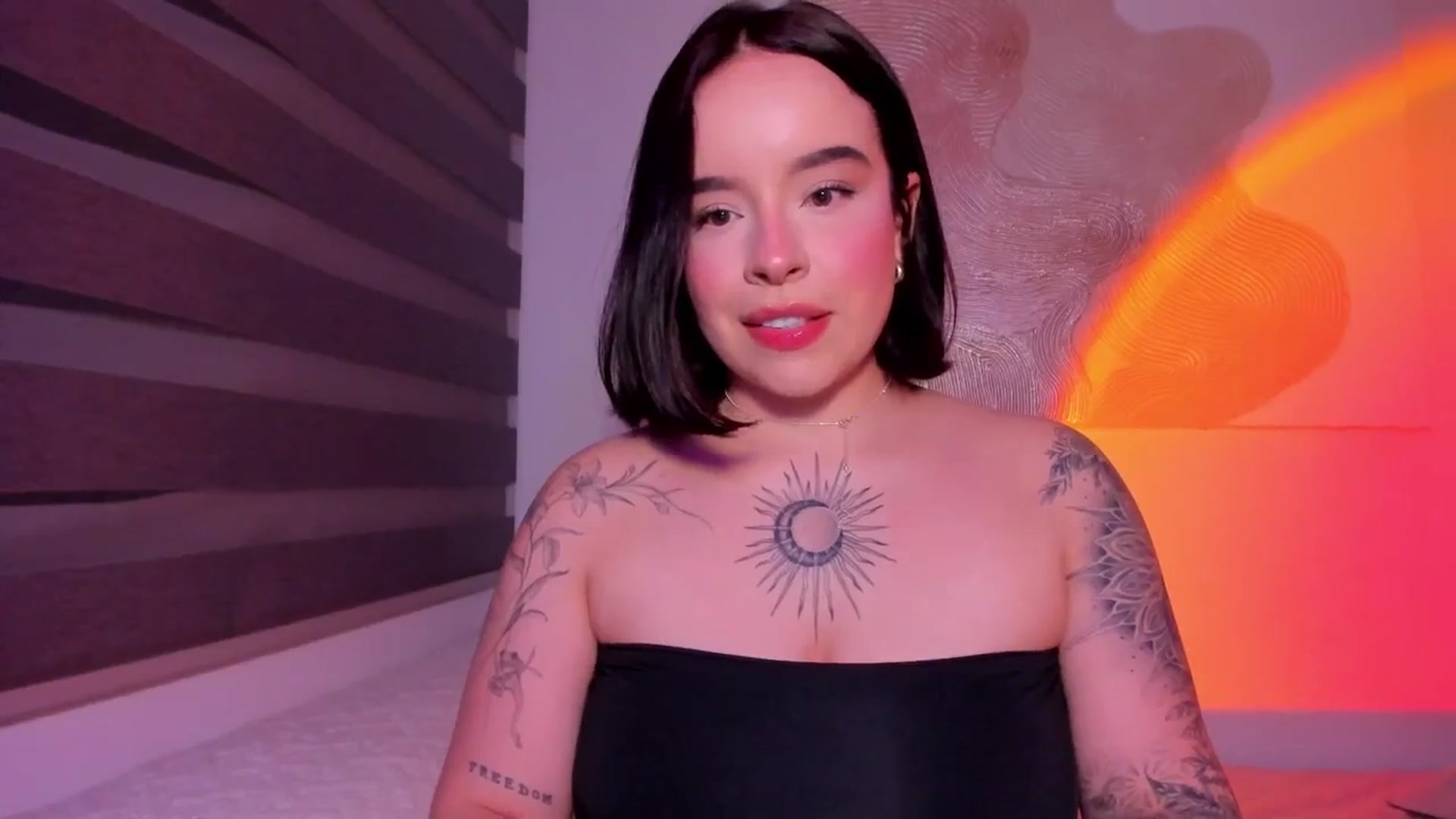 Gallery image thumbnail from nightlight___'s myfreecams stream on, 04/18/2026, 01:35 image 13 of 20