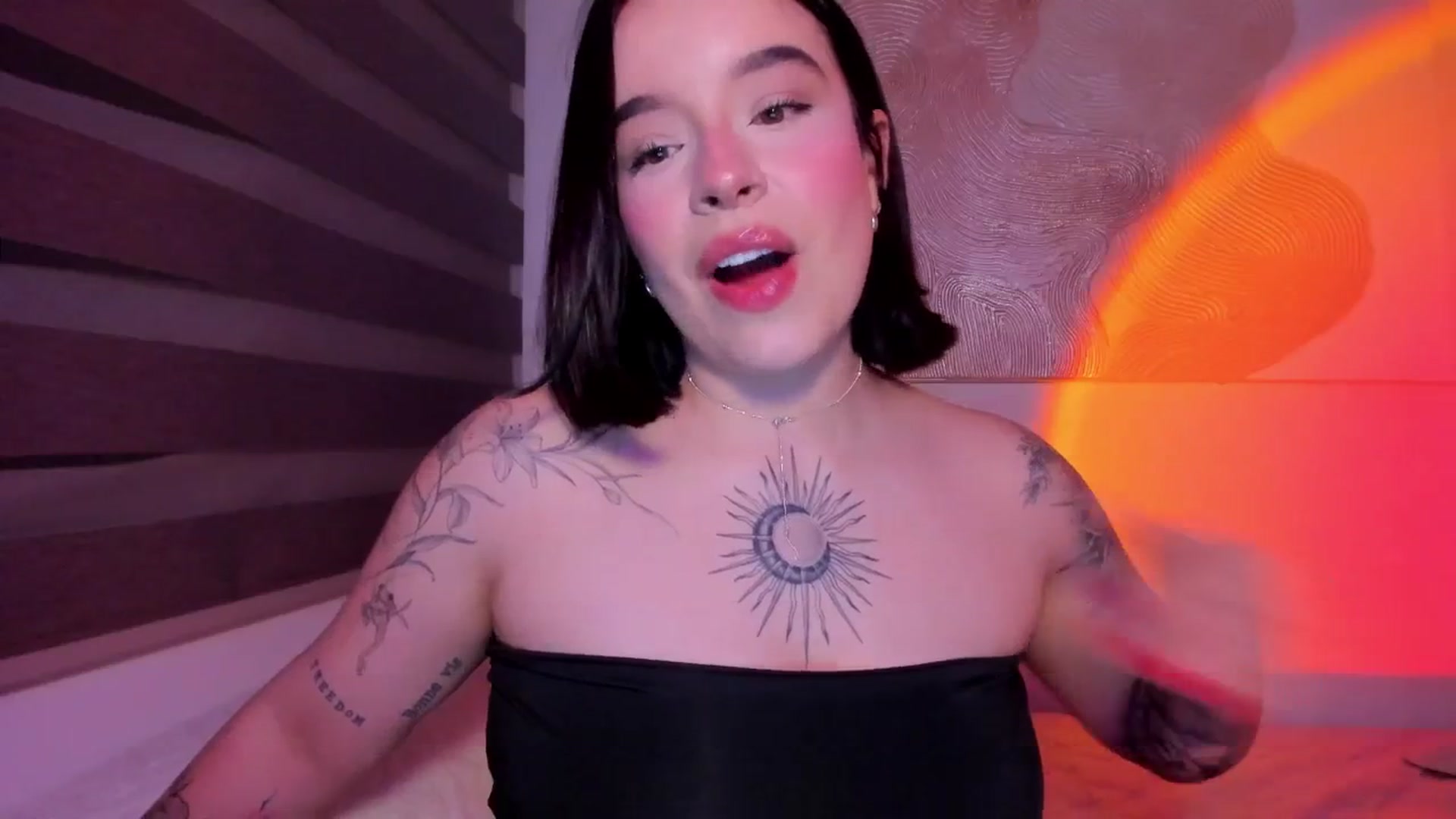 Gallery image thumbnail from nightlight___'s myfreecams stream on, 04/18/2026, 01:35 image 19 of 20