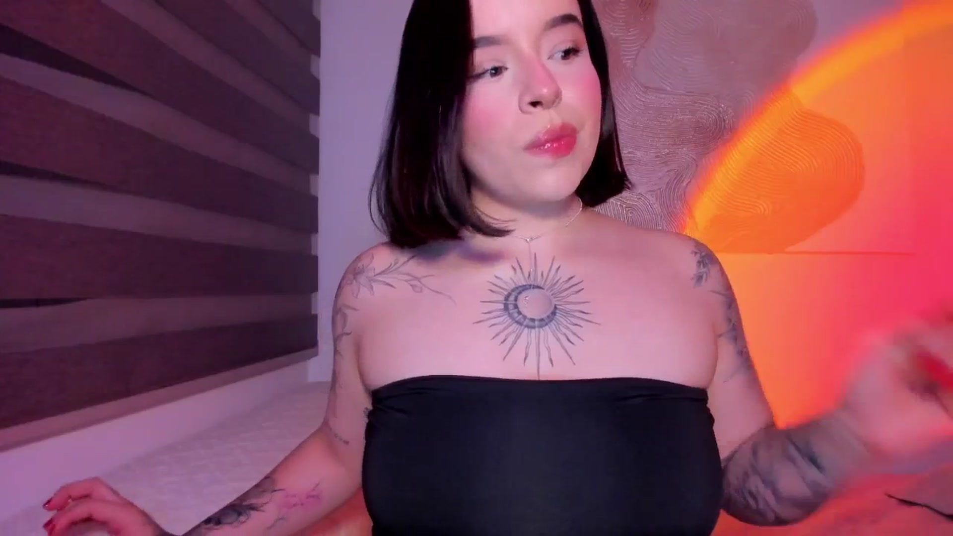 Gallery image thumbnail from nightlight___'s myfreecams stream on, 04/18/2026, 01:35 image 17 of 20