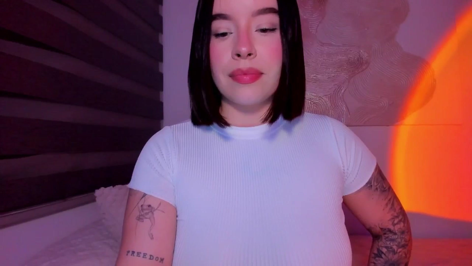 Gallery image thumbnail from nightlight___'s myfreecams stream on, 04/25/2026, 24:55 image 15 of 20