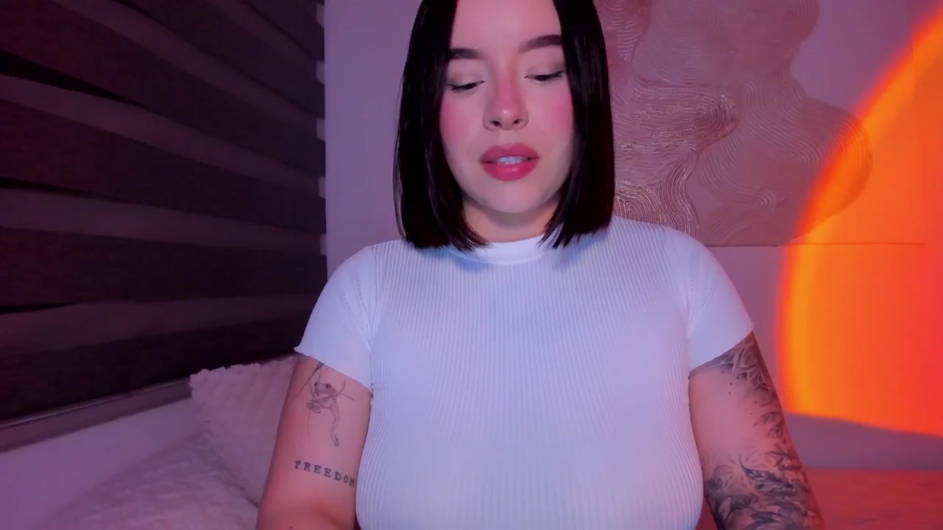 Gallery image thumbnail from nightlight___'s myfreecams stream on, 04/25/2026, 24:55 image 4 of 20