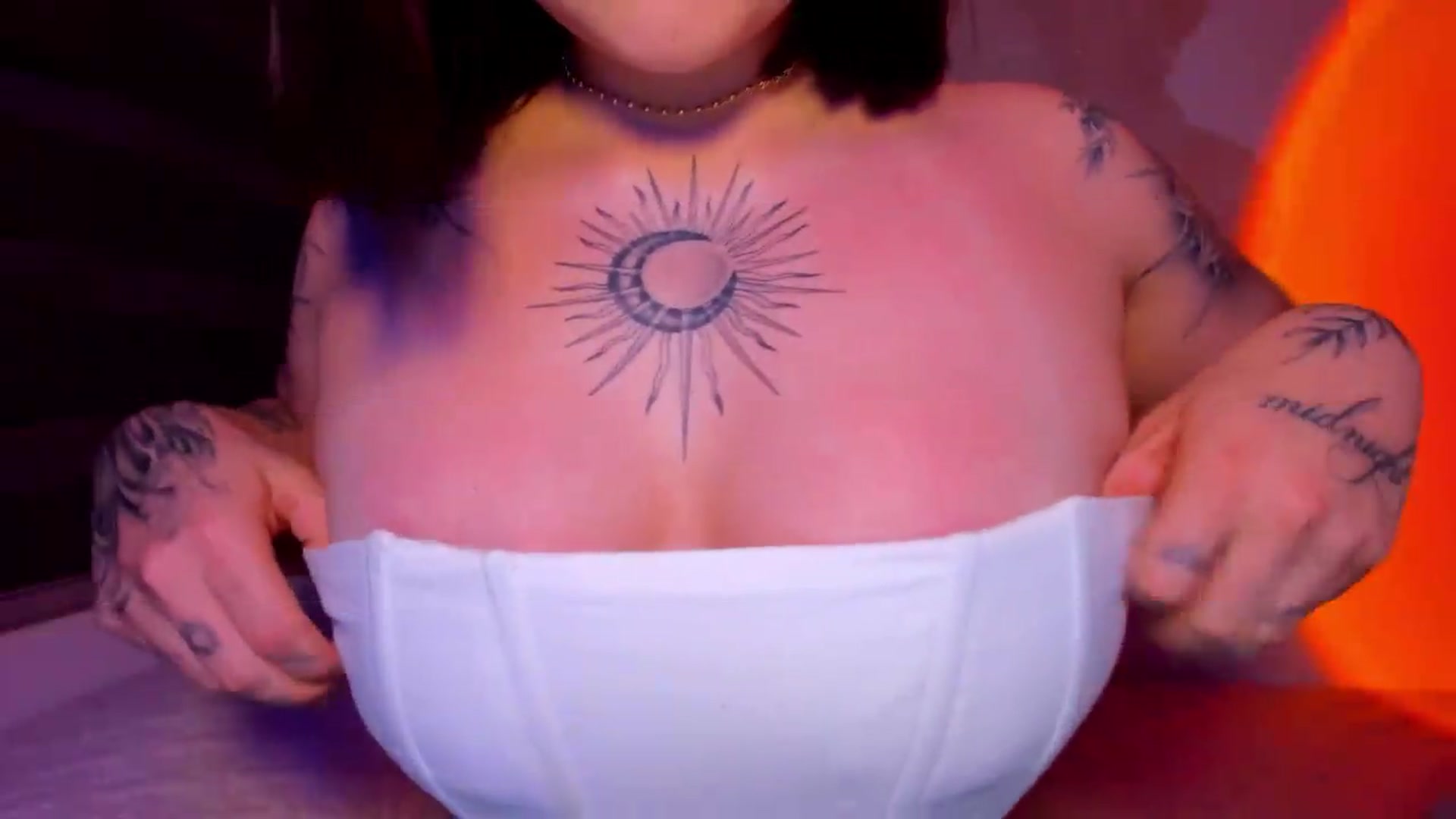 Gallery image thumbnail from nightlight___'s myfreecams stream on, 05/05/2026, 24:00 image 14 of 20