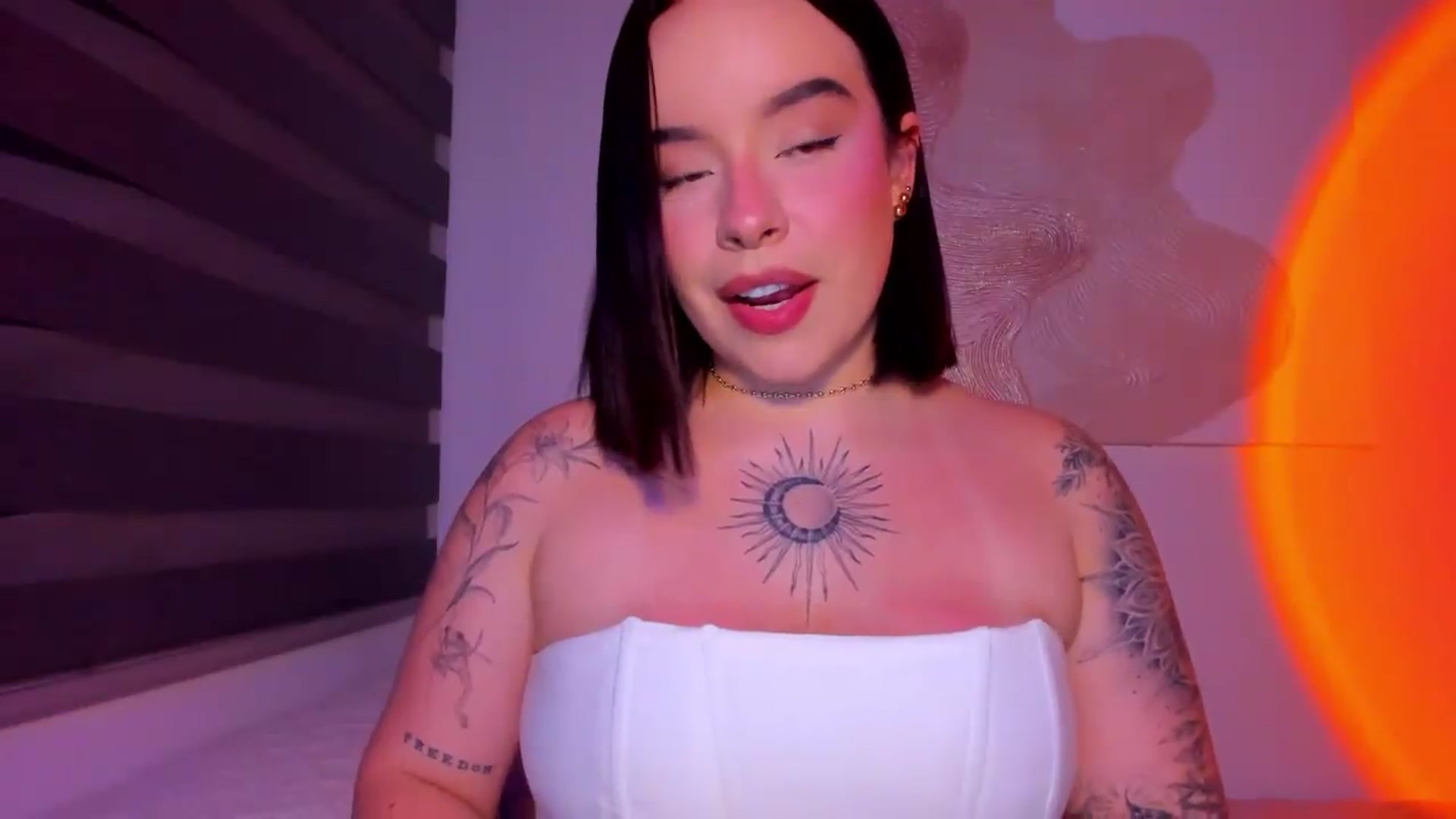 Gallery image thumbnail from nightlight___'s myfreecams stream on, 05/05/2026, 24:00 image 16 of 20