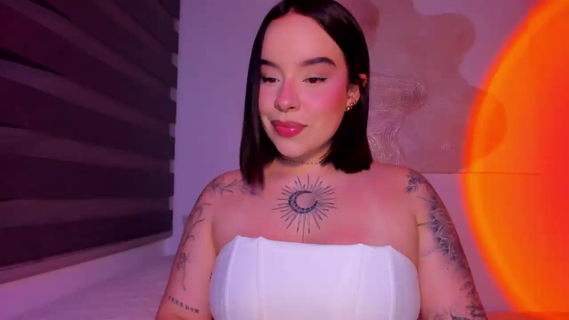 Gallery image thumbnail from nightlight___'s myfreecams stream on, 05/05/2026, 24:30 image 1 of 20