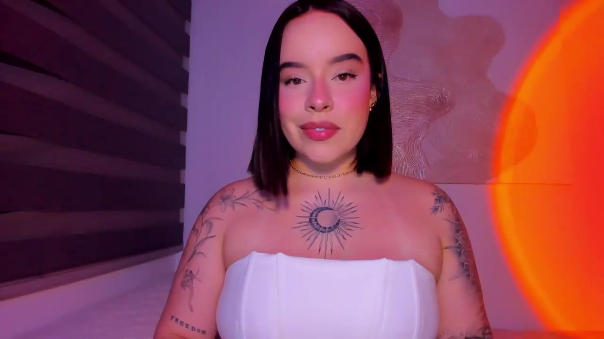 Gallery image thumbnail from nightlight___'s myfreecams stream on, 05/05/2026, 24:30 image 16 of 20