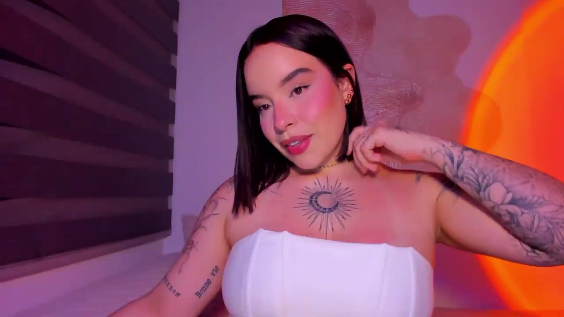 Gallery image thumbnail from nightlight___'s myfreecams stream on, 05/05/2026, 24:30 image 3 of 20