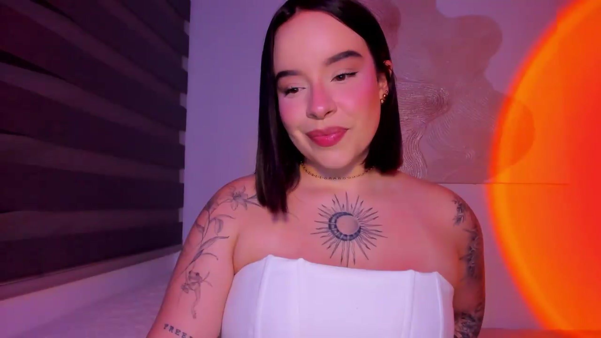 Gallery image thumbnail from nightlight___'s myfreecams stream on, 05/05/2026, 24:30 image 17 of 20