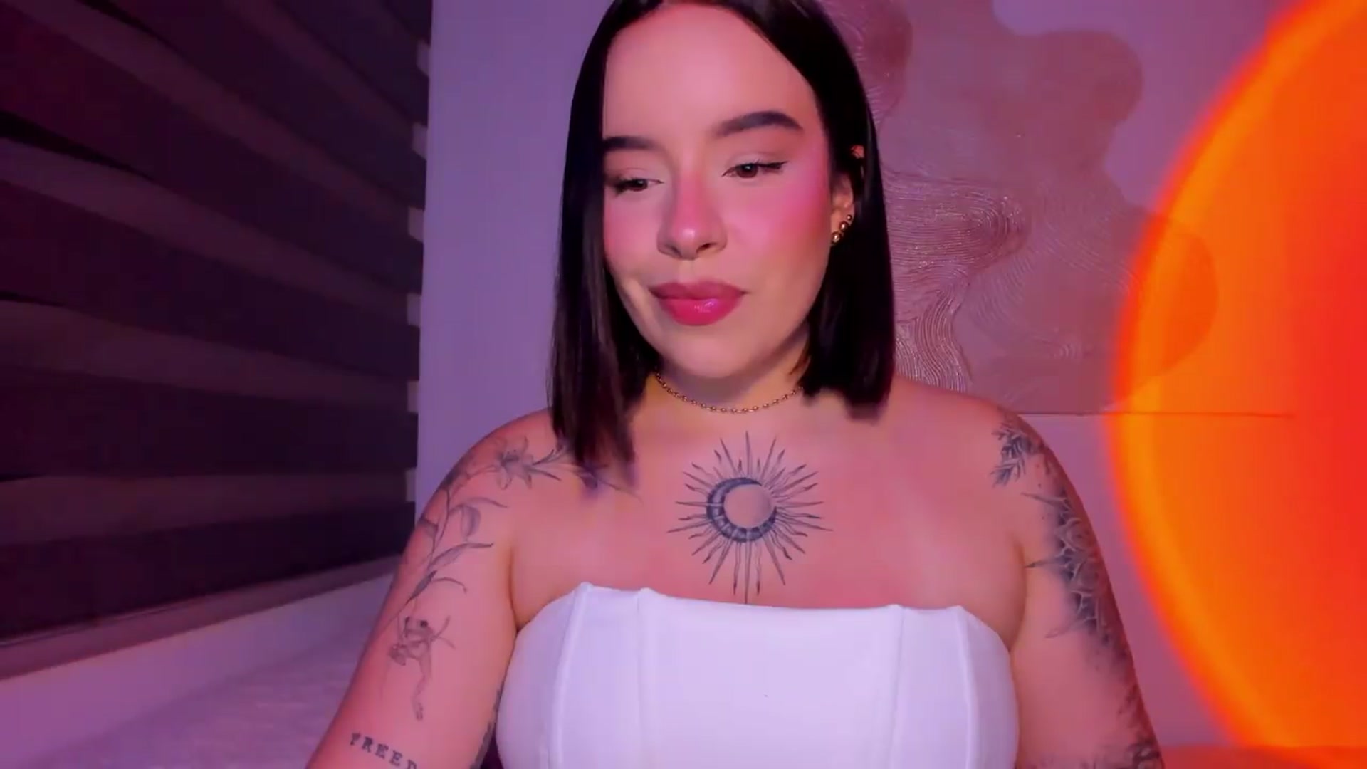 Gallery image thumbnail from nightlight___'s myfreecams stream on, 05/05/2026, 24:30 image 12 of 20
