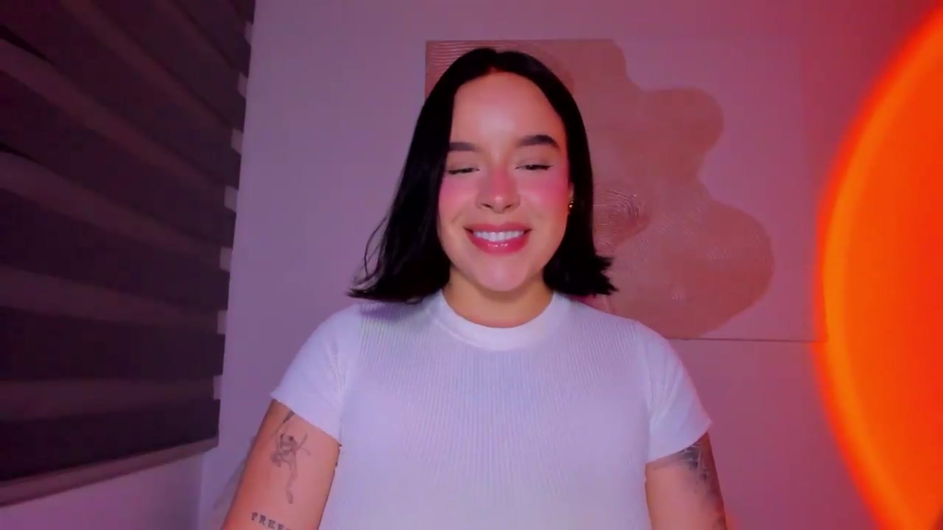 Gallery image thumbnail from nightlight___'s myfreecams stream on, 05/08/2026, 02:02 image 16 of 20