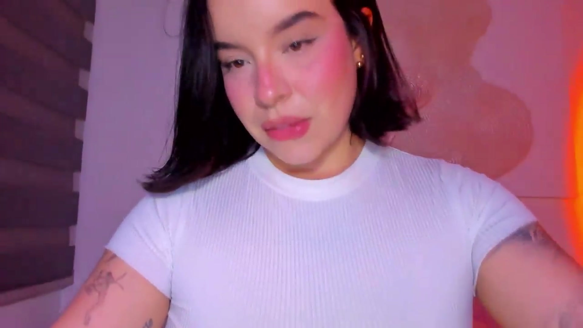 Gallery image thumbnail from nightlight___'s myfreecams stream on, 05/08/2026, 02:02 image 15 of 20