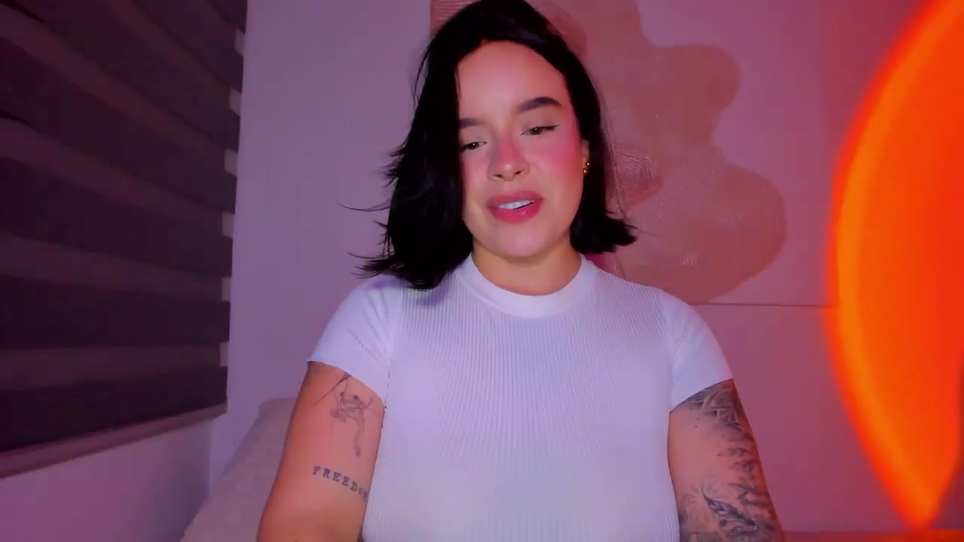 Gallery image thumbnail from nightlight___'s myfreecams stream on, 05/08/2026, 02:02 image 18 of 20