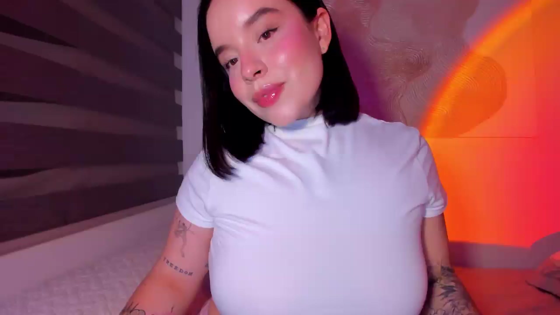 Gallery image thumbnail from nightlight___'s myfreecams stream on, 05/18/2026, 24:40 image 1 of 20
