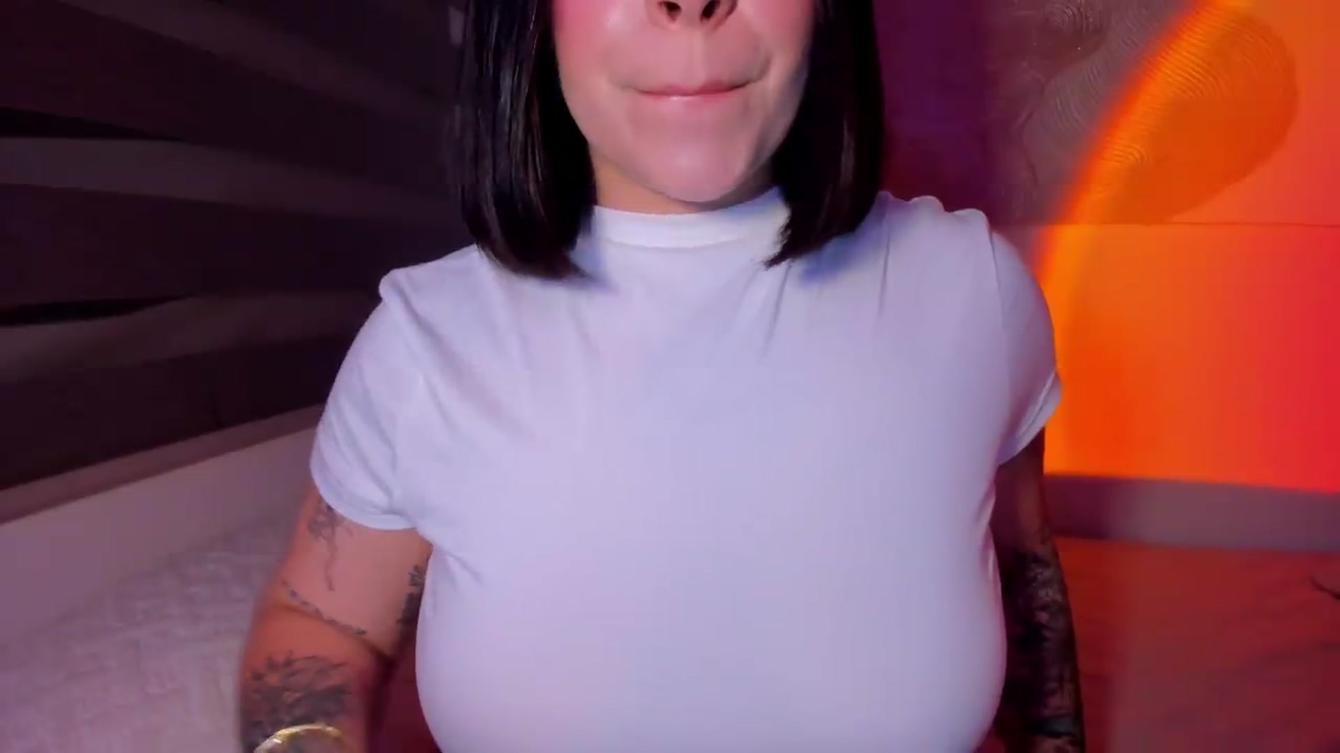 Gallery image thumbnail from nightlight___'s myfreecams stream on, 05/18/2026, 24:40 image 16 of 20