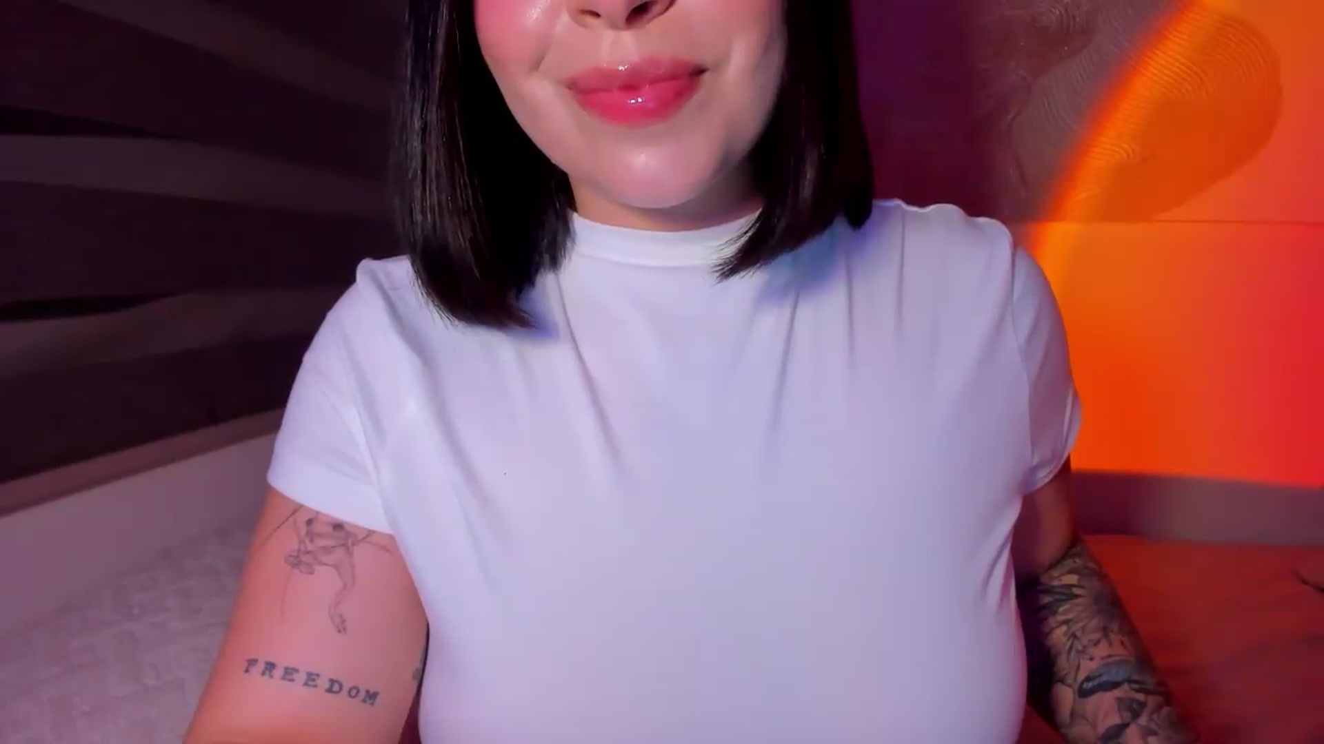 Gallery image thumbnail from nightlight___'s myfreecams stream on, 05/18/2026, 24:40 image 18 of 20