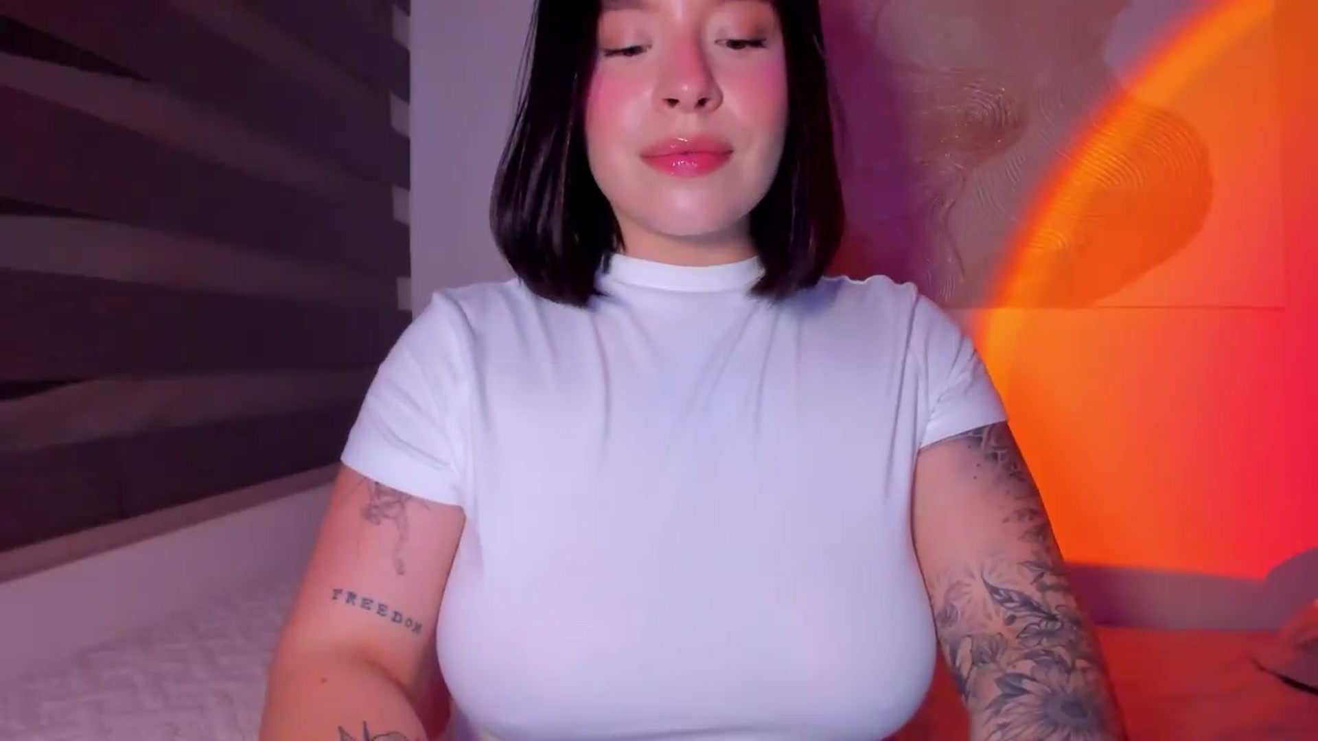 Gallery image thumbnail from nightlight___'s myfreecams stream on, 05/18/2026, 24:40 image 8 of 20