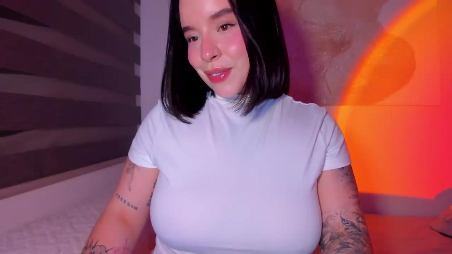 Gallery image thumbnail from nightlight___'s myfreecams stream on, 05/18/2026, 24:40 image 9 of 20