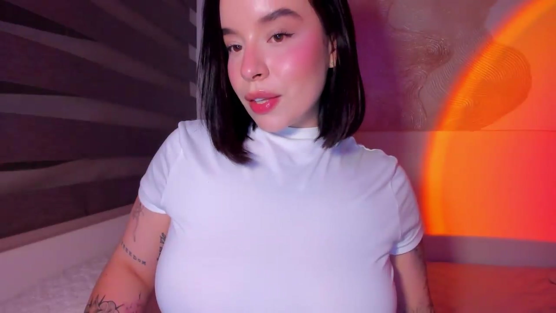 Gallery image thumbnail from nightlight___'s myfreecams stream on, 05/18/2026, 24:40 image 13 of 20