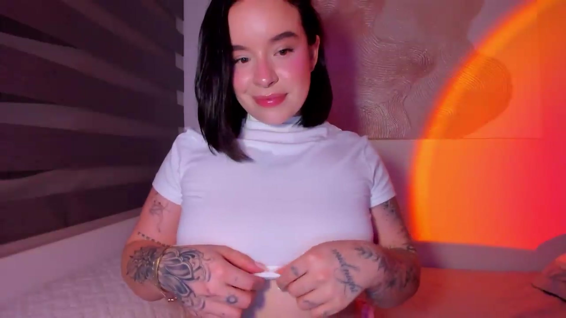 Gallery image thumbnail from nightlight___'s myfreecams stream on, 05/18/2026, 24:40 image 2 of 20