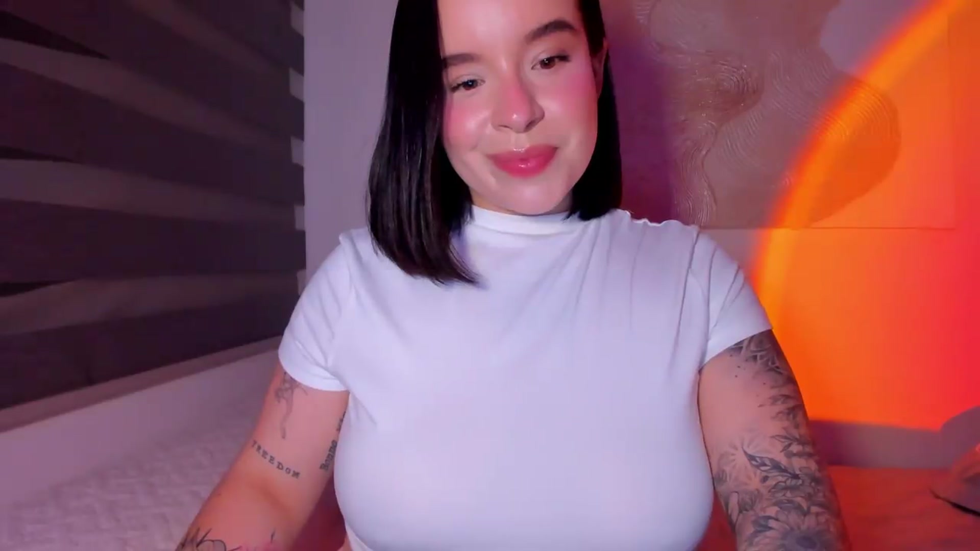 Gallery image thumbnail from nightlight___'s myfreecams stream on, 05/18/2026, 24:40 image 11 of 20