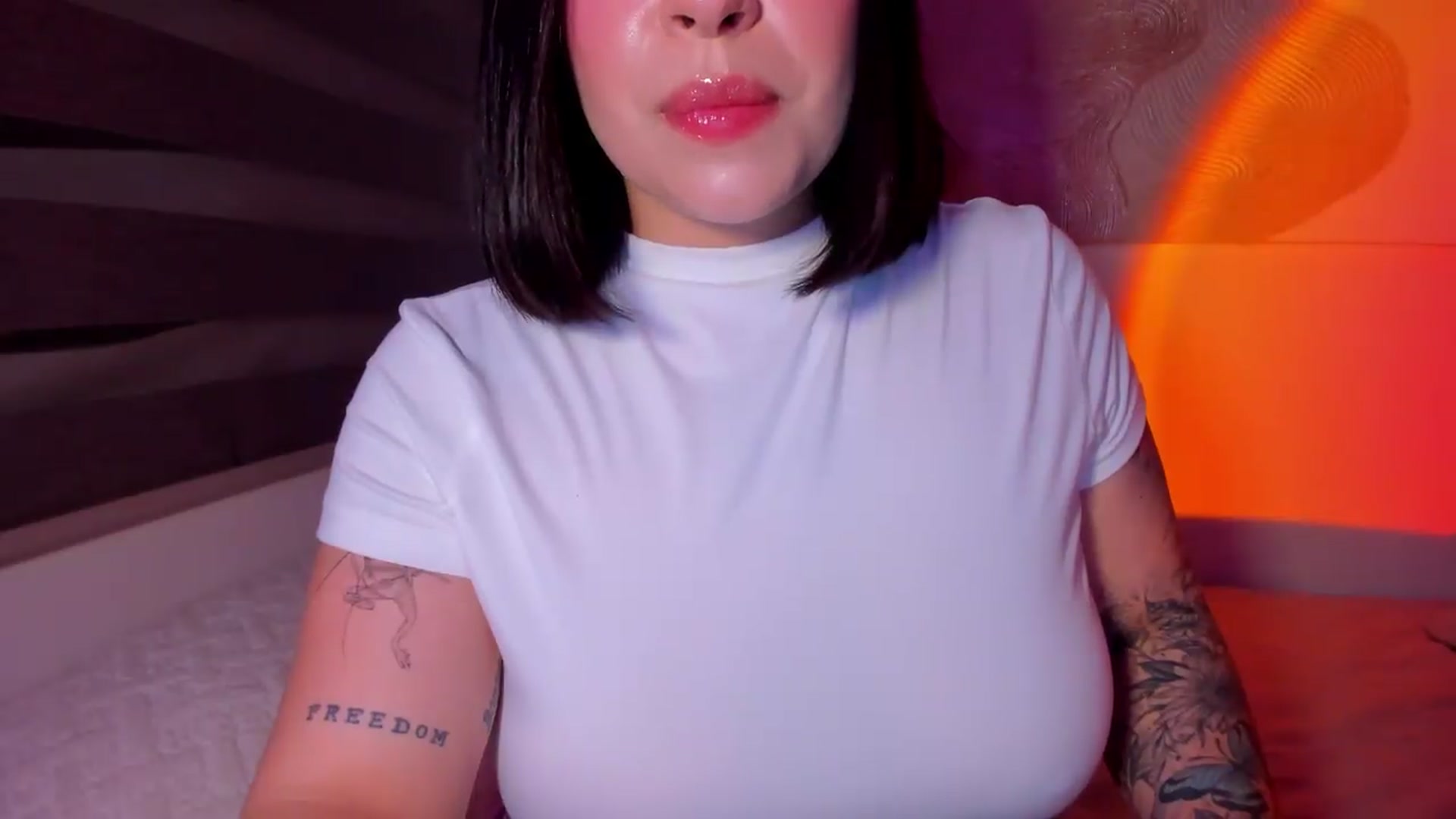 Gallery image thumbnail from nightlight___'s myfreecams stream on, 05/18/2026, 24:40 image 20 of 20